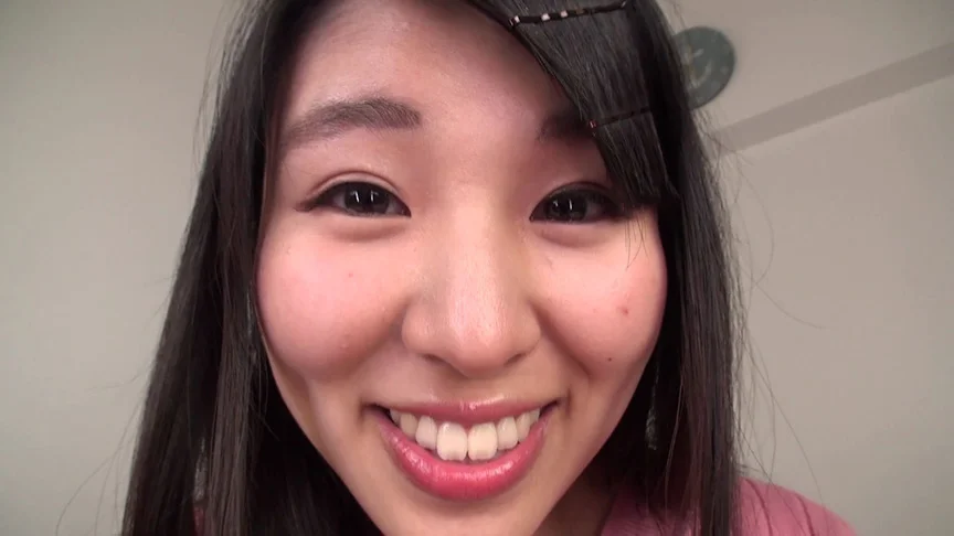 素人娘あさみちゃんの舌・口内自撮り＆主観口臭嗅がせ