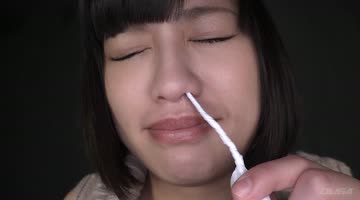 葉月もえ出演作品: 鼻観察・くしゃみ鼻水 葉月もえ
