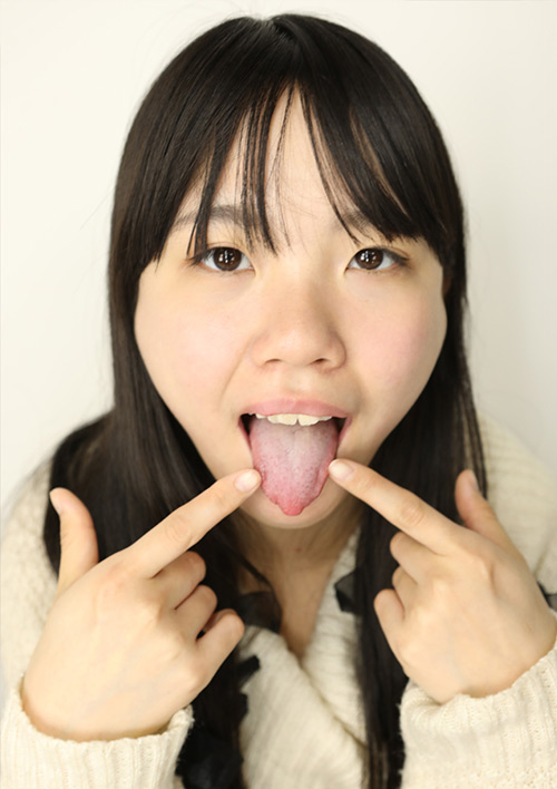 素人娘かなこちゃんのベロ観察・ベロ唾液フェチズム