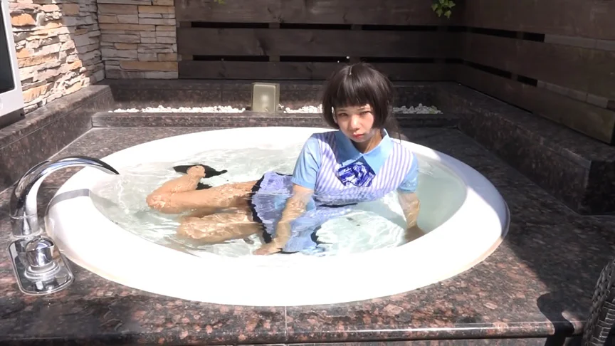 客室乗務員制服・切り裂き1