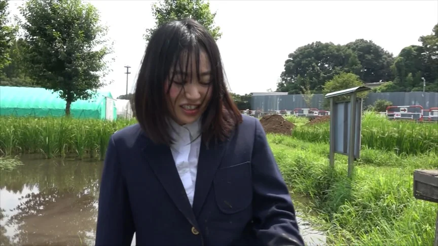 ブレザー制服・泥だらけ1