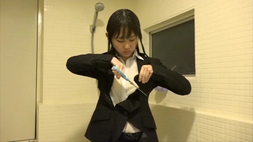 就活女子のリクルートスーツ切り裂き(2)