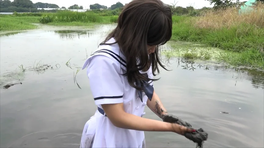 セーラーワンピース・泥だらけ1