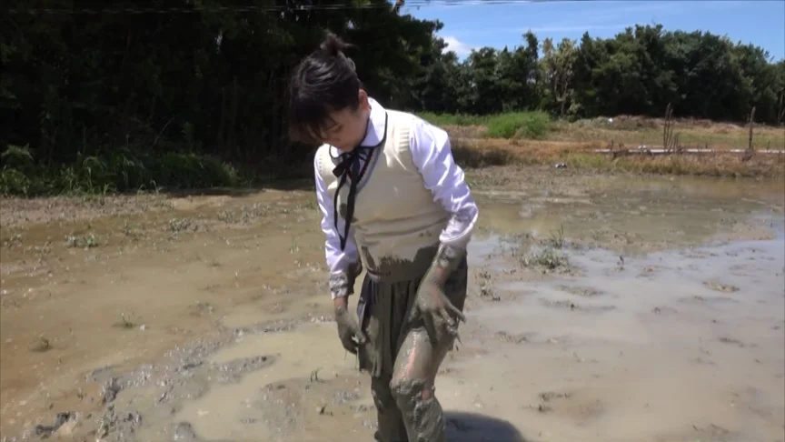 ベスト制服・泥だらけ2