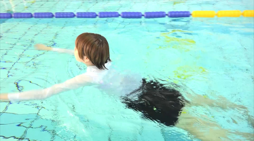 新入女子社員の着衣水泳研修（1） 画像3