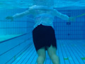 【水中編】新入女子社員の着衣水泳研修（1） シーンカット4