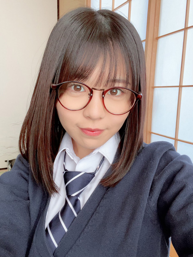 メガネっ娘の「こなっちゃん」学校では優等生だけど…。「乳首とアソコをいっぱい舐めて下さい。気持ちいいんです…」｜First Star｜柏木こなつ｜firststar-1698