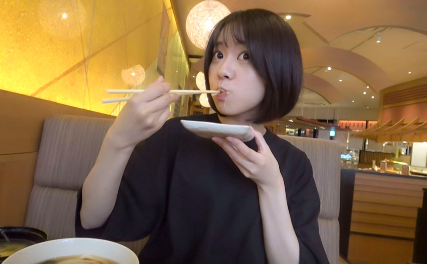 KNMB-115 駐車場で見つけた無毛つるぺたニートチョロまん家出娘 サンプル画像 1枚目