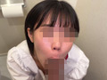 [flower-0691] 【トイレ連れ込みフェラ／個人撮影】Aちゃん（24）のキャプチャ画像 1