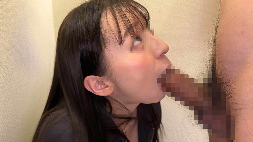 【トイレ連れ込みフェラ／個人撮影】Rちゃん（25） 画像2
