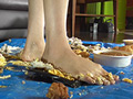 [foot-0012] アイドル級美少女の裸足で弁当クラッシュ その4 めい