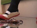 [foot-0038] みほちゃんの中古上履きでザリガニクラッシュのキャプチャ画像 2