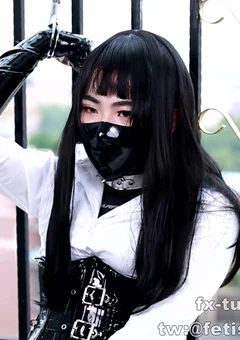 エナメルでキメた女捜査員、囚わる。