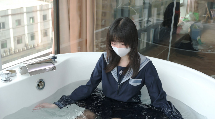 制服奈奈ちゃんのWETチャレンジ 画像2