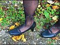 赤ハイヒールや黒パンプスのOLさんの脚線美の下で踏み潰されるヒキガエル！のサンプル画像5