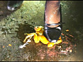 [fumaretai-0018] OLさんの脚線美の下で踏み潰されるヒキガエル！ シロのキャプチャ画像 9