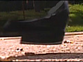 [fumaretai-0021] ローファーがカタツムリ・イモムシ・ダンゴ虫を踏み潰すのキャプチャ画像 3