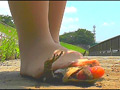 土で汚れたストッキング＆ナマ足でヒキガエルを踏み潰す サンプル画像8