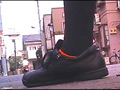 [fumaretai-0030] 女子大生が靴底にイモムシを貼りつけて歩き去る！のキャプチャ画像 2