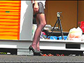長身スレンダー女性の黒＆白オープントゥヒールがイモリとザリガニを踏む！のサンプル画像16