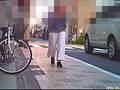 女子大生のパンプス・サンダル・スニーカー・自転車がカタツムリとイモムシを踏み潰す！のサンプル画像12