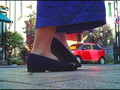 [fumaretai-0048] 夏の女子大生の足が路上を這うイモムシを無残に踏み潰すのキャプチャ画像 5
