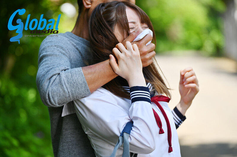蔵の中で緊○調○される女子○生 中城葵 画像1