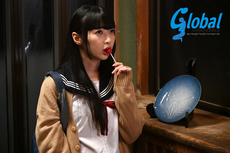 蔵の中で緊○調○される女子○生 足立める 1枚目