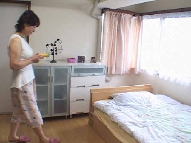 近親相姦 愛欲の巨乳母 里中亜矢子