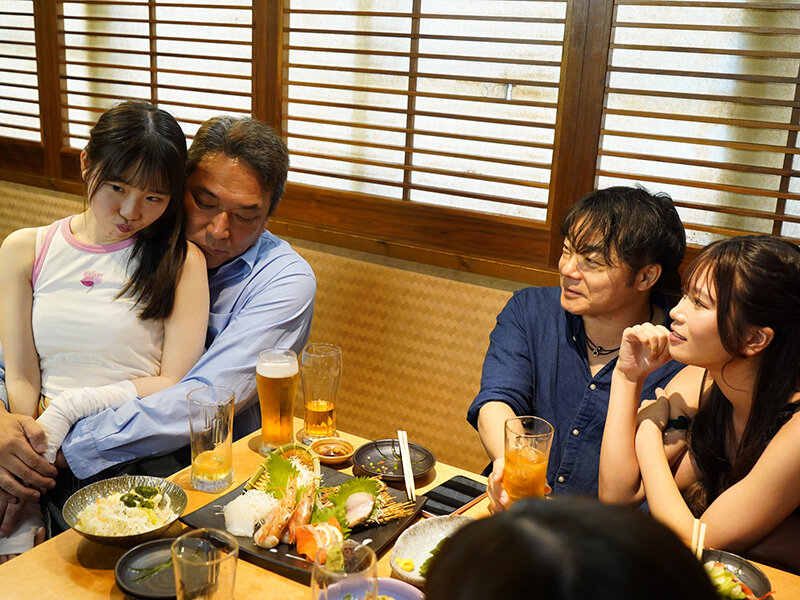 飲○！飲尿！飲潮！お酒も体液も飲んでヤリたい放題！！ 画像2