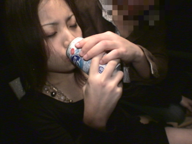 酒を飲み過ぎてフラフラしている泥酔女たち 新宿界隈編 画像14