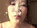 デカ舌美女・小峰みこ 降り注ぐ唾液の雨と濃密鼻フェラ サンプル画像12