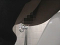 女子トイレの中を覗きたくて盗撮してみました。のサンプル画像3