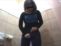 女子トイレの中を覗きたくて盗撮してみました。のサンプル画像12
