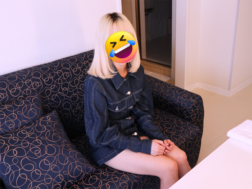 金髪ちゃんイラマ強烈腹パンチ失○踏みつけセックス 画像1