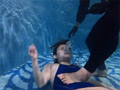 競泳水着で凶悪腹パンチバチボコイラマチオと水中潜水 画像20