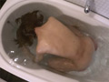 スレンダー熟女バチボコ腹パンチ首シメ水責めセックス 画像12