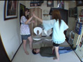 カワイイ新入学女子大生二人が爆笑しながらナマ足踏みまくりのサンプル画像4