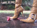 雨で汚れたブーツでのぞき魔を撃退するOL女王様 サンプル画像7
