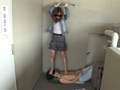 [hengenjizai-0164] ナマ足でいたぶられ爪先で餌をもらい喜ぶ学生君のキャプチャ画像 5