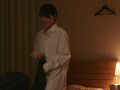 [himegoto-0010] お泊り明け、彼氏の部屋で彼氏の服を着て過ごす彼女のキャプチャ画像 1