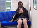 [hshs-0005] 盗撮に気づいてもパンティを隠さないJK 電車対面のキャプチャ画像 3