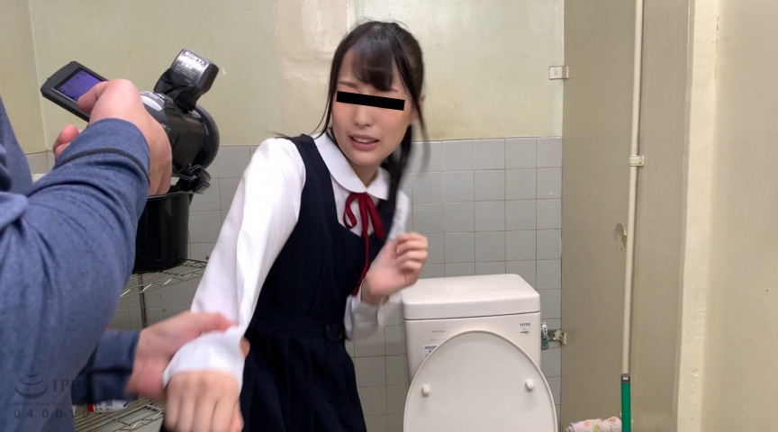 帰宅中の●学生を狙った公衆トイレこじ開けレイプ 画像 3