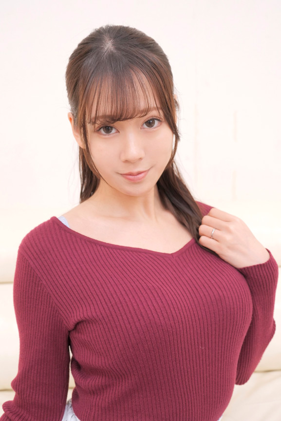 バブみある清楚な奥様が授乳手コキに挑戦!!碓井せりな 1枚目
