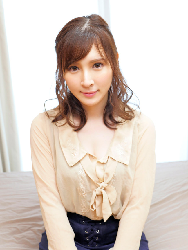 素人人妻が最高の童貞筆おろし 皆瀬杏樹 画像1