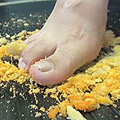 豊満ボディ駄菓子クラッシュ三昧