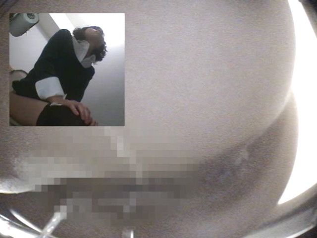熟女がトイレでアナルオナニー4のサンプル画像1