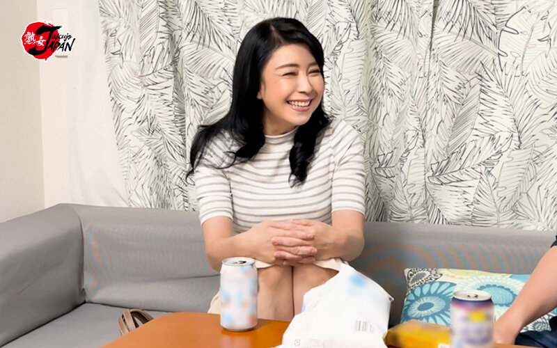 人妻を部屋に連れ込んで盗み撮りしたDVD。021 画像6