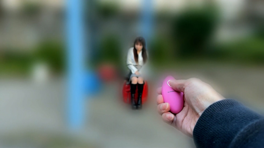まいちゃんとリモバイ散歩！街中で絶頂恥○プレイ！ 画像5