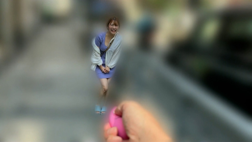 さつきちゃんとリモバイ散歩！街中で絶頂恥○プレイ！ 画像3